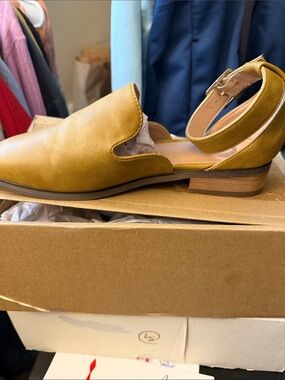 Ankle-Strap D’Orsay Mule in Mustard